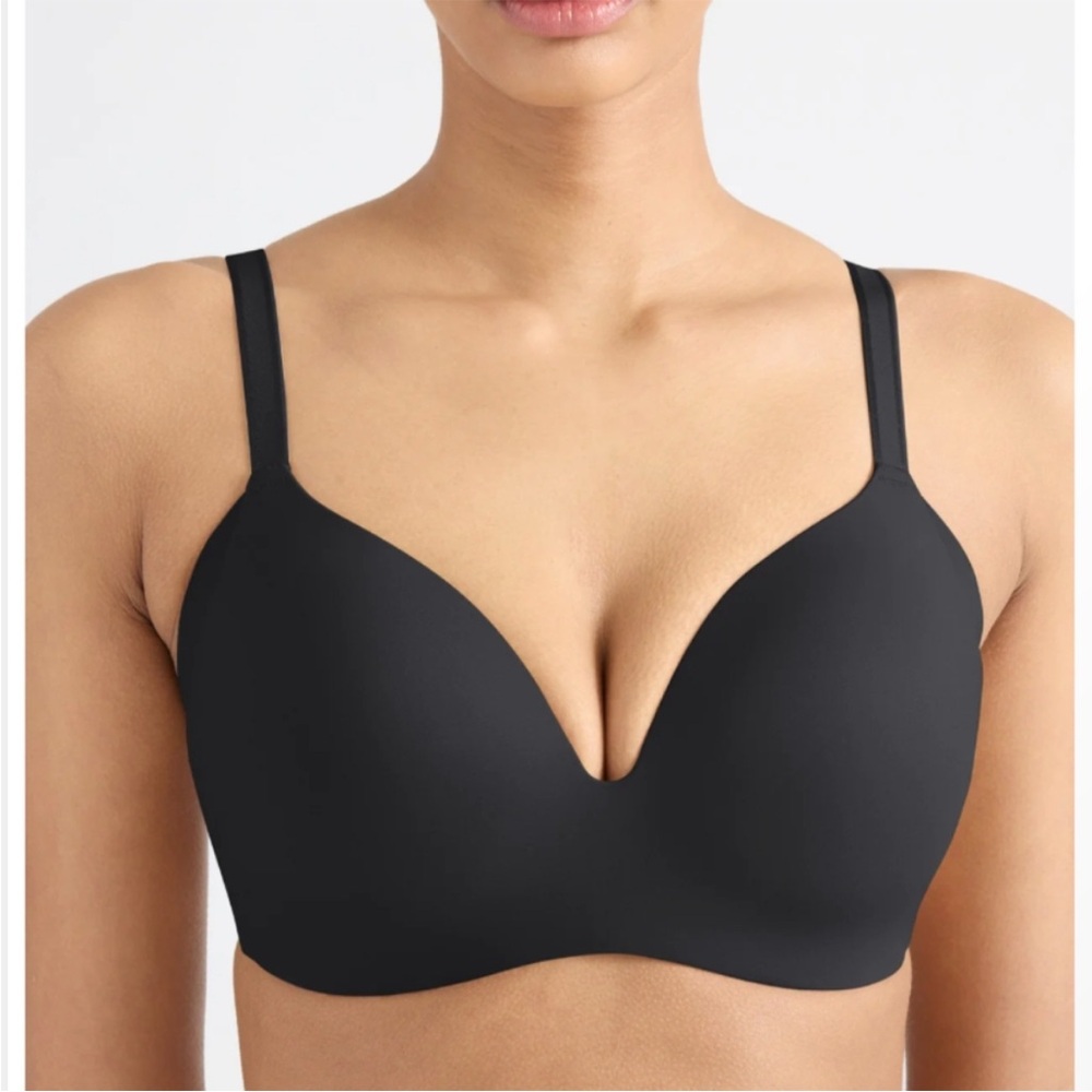NWT Knix size 8 WingWoman Contour Wireless Bra in‎ Black.